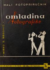 Omladina fotografiše