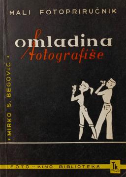 Omladina fotografiše